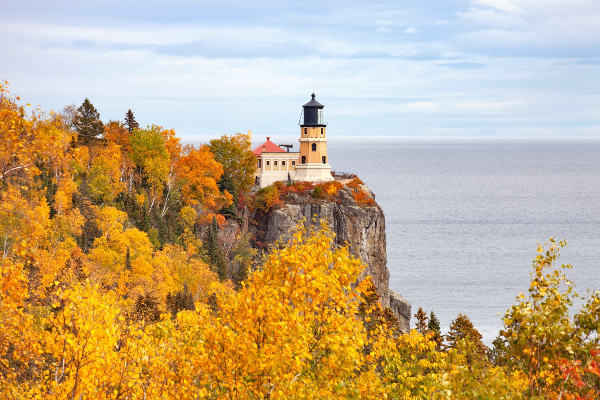 Split rock lighthouse on lake superior near duluth